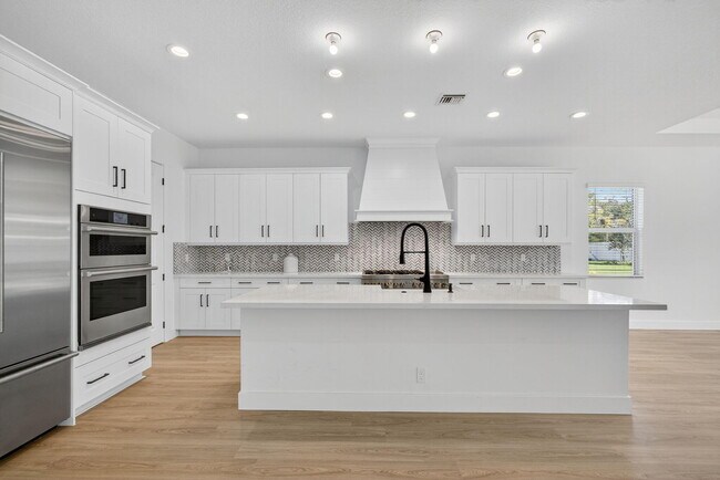 Foto del edificio - 9288 Crestview Cir