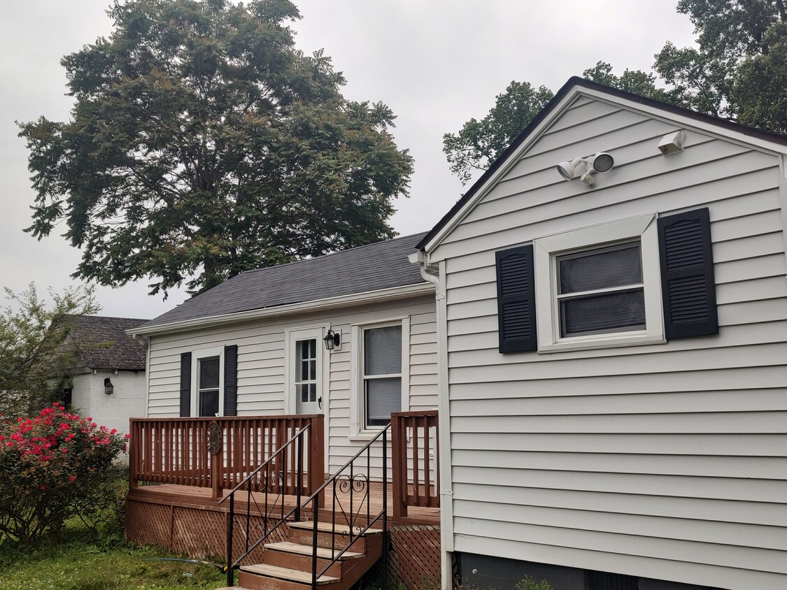 Front of house - 4011 Bandy Rd