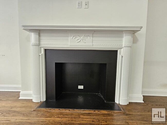 Building Photo - ELEGANT 5th Ave GEM - Chic 1BD/1BA in Gree...