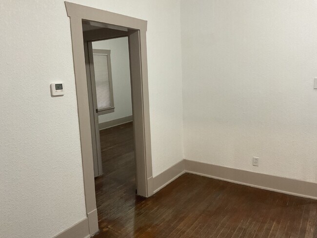 Building Photo - Large 3/2 home for rent