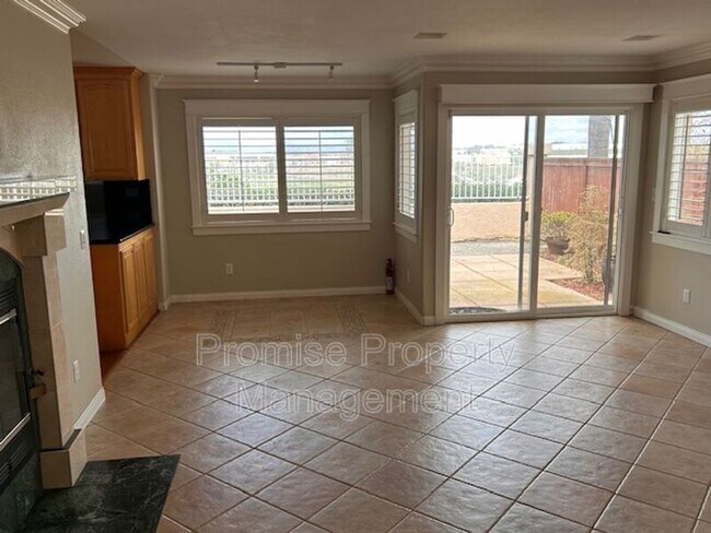 Building Photo - 3176 San Helena Dr