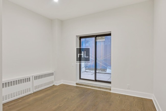 Foto del edificio - 226 E 25th St