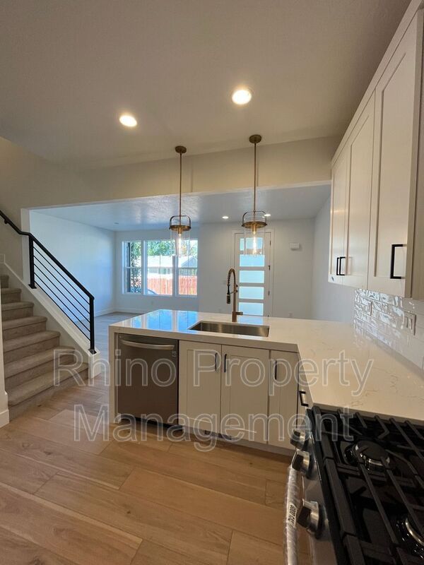 Foto del edificio - 4634 Locust Ln E