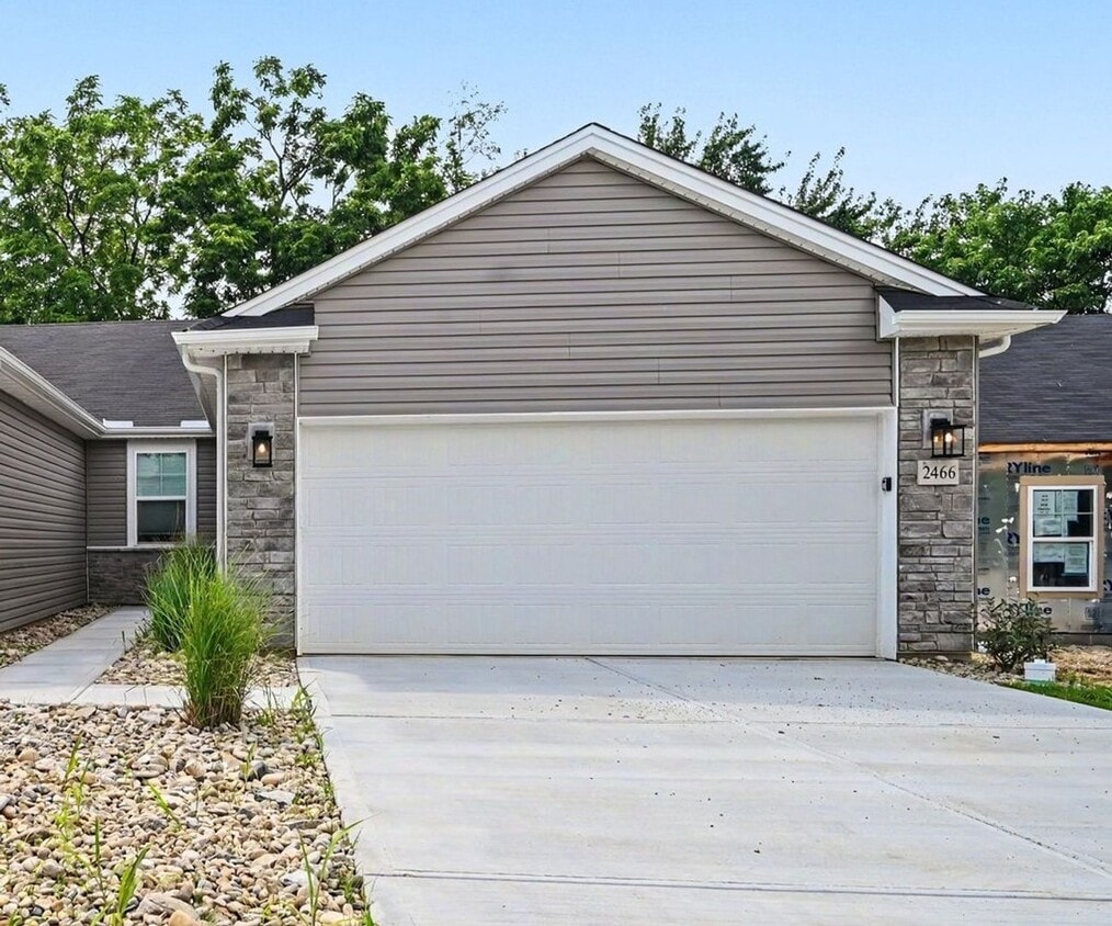 Bright & New 2BR Duplex | Family Friendly - Bright & New 2BR Duplex | Family Friendly