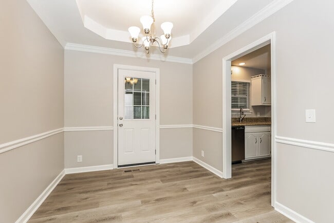 Building Photo - 208 Legend Ct