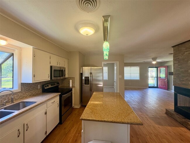 Foto del edificio - 101 Pine Shadows Ln