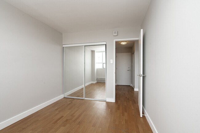 Photo du bâtiment - 730 St Clarens Ave