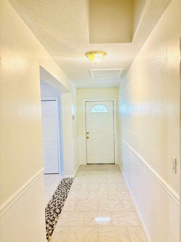 Foto del edificio - 815 Rogers Ave NW