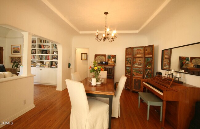 Building Photo - 526 Floral Park Terrace