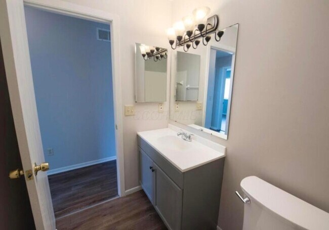 Foto del edificio - 3518 Westbay Dr