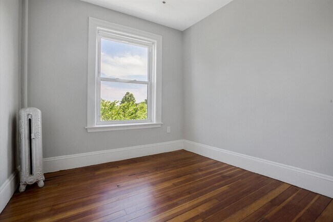 Foto del edificio - 165 Winthrop Rd