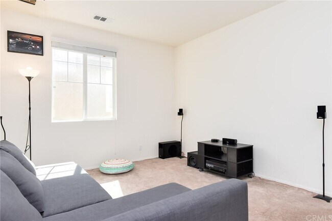 Foto del edificio - 277 Bloomington Ave