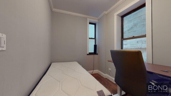 Foto del edificio - 325 E 5th St