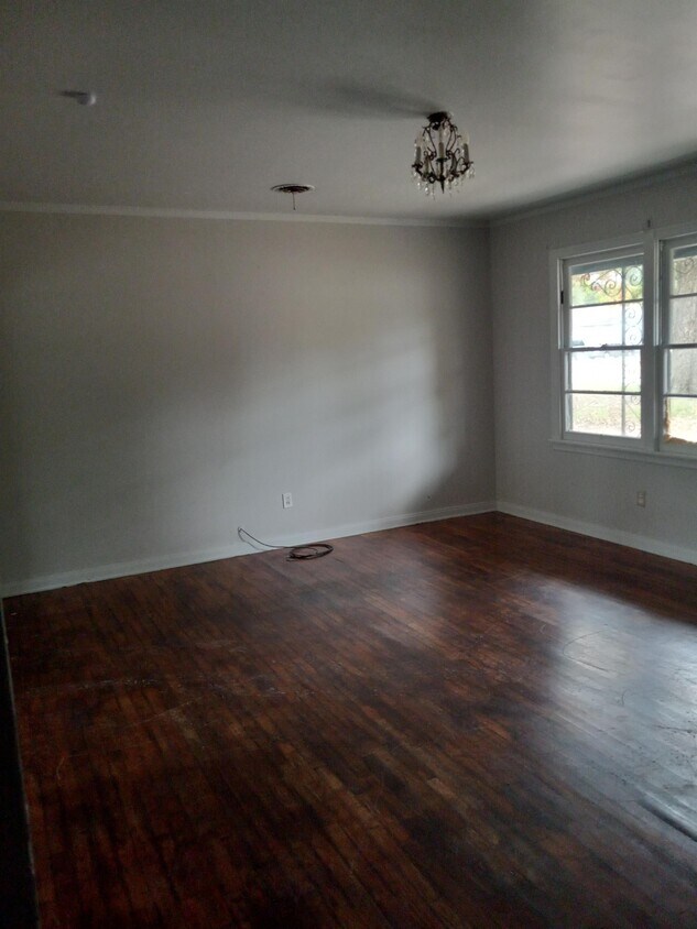 Primary Photo - 403 W 35th Ave