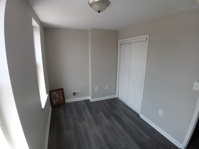 Building Photo - 1307 N Eden St
