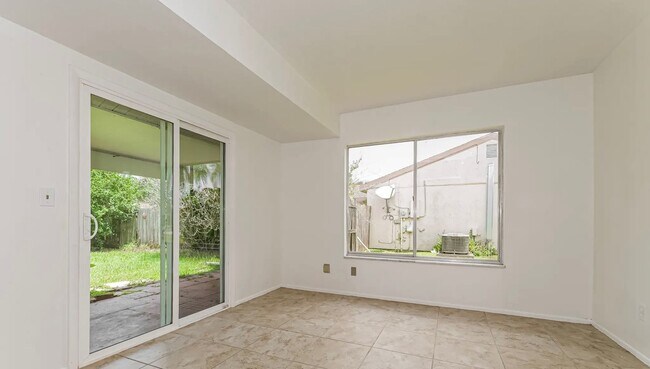 Foto del edificio - 2132 SE Shelter Dr
