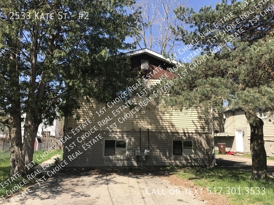 Foto principal - 2 Bdr 1 Bth Duplex - Water/Sewer Included ...