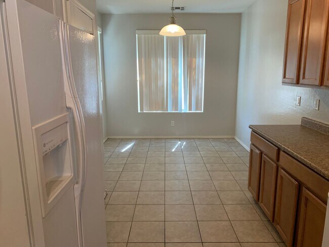 Foto del edificio - Warm & Inviting 4bed / 2 bath Home in Phoe...
