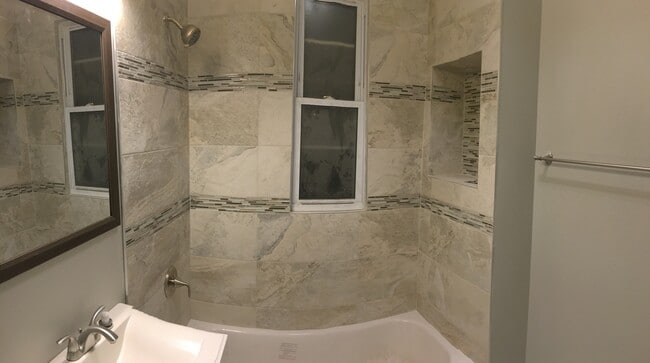 Building Photo - 1831 N Kimball Ave