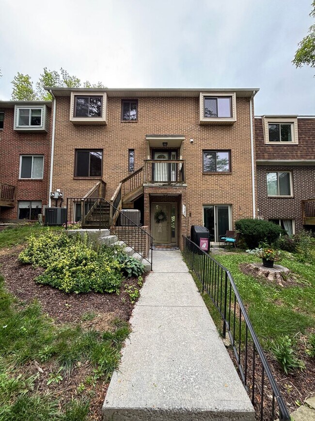 Building Photo - 1721 Donlee Dr