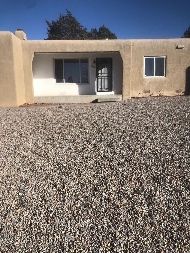 Foto principal - BEAUTIFUL THREE BEDROOM HOME FOR RENT!