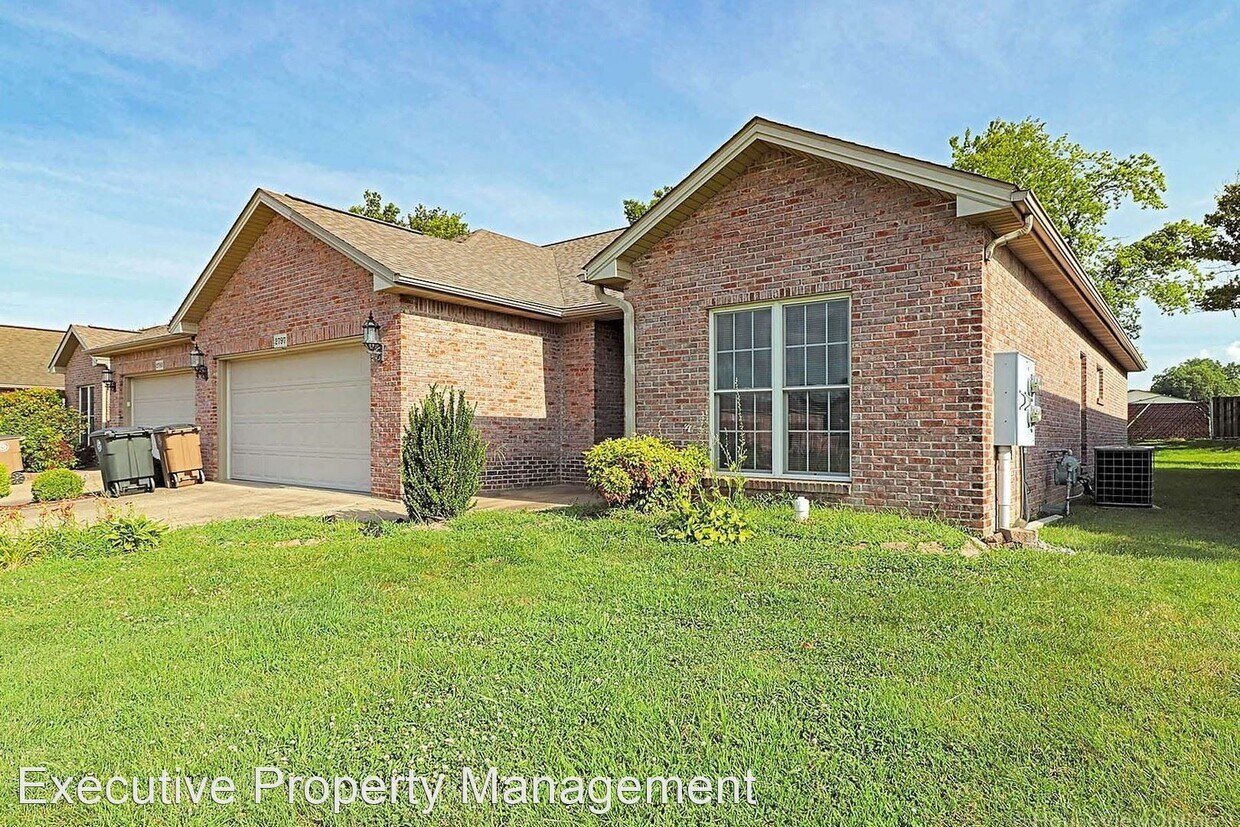 Foto principal - 2797-2797 Lynwood Hills Dr