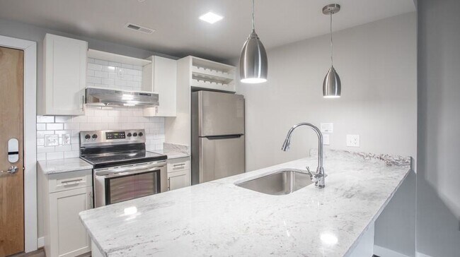 Building Photo - The Icon