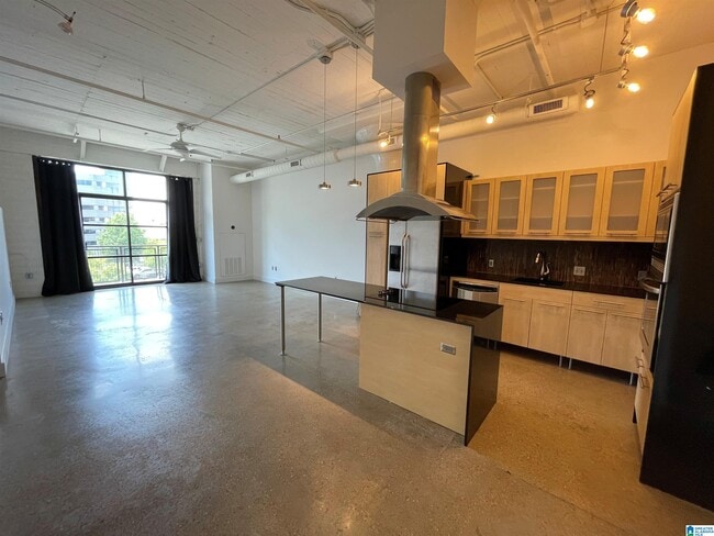 Building Photo - 2201 5th Ave S
