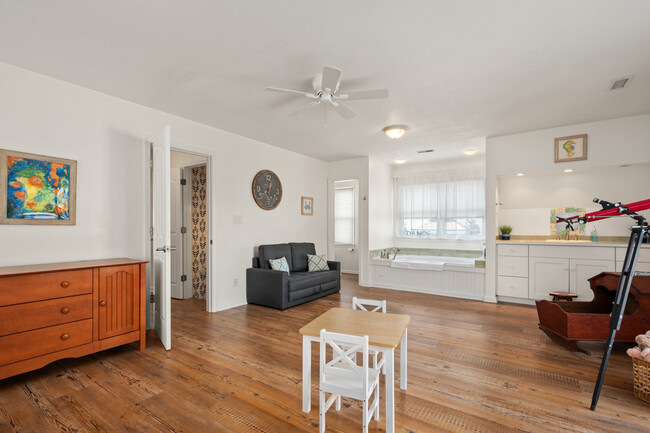 Building Photo - 50204 Snug Harbor Dr