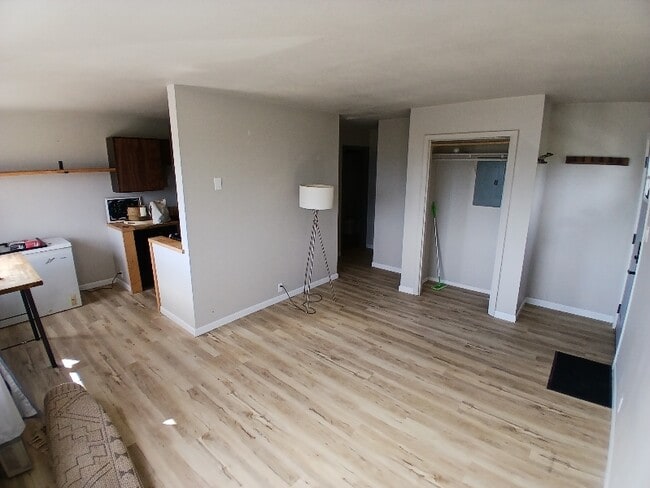 Building Photo - 398 Mountain View Dr