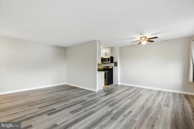 Building Photo - 1300 S Arlington Ridge Rd