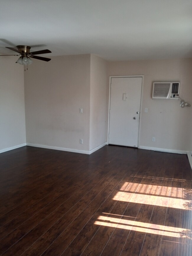 DINING AREA - 4916 Cahuenga Blvd