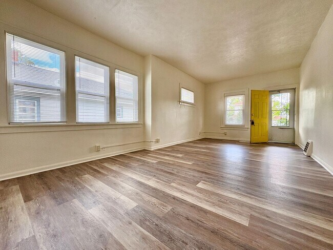 Foto del edificio - 529 S Bendix Dr