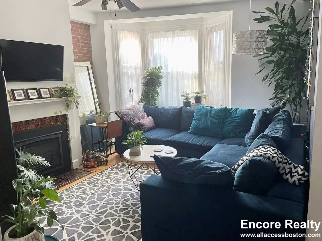 31 Station St Unit 2, Brookline, MA 02445 Apartments in Brookline