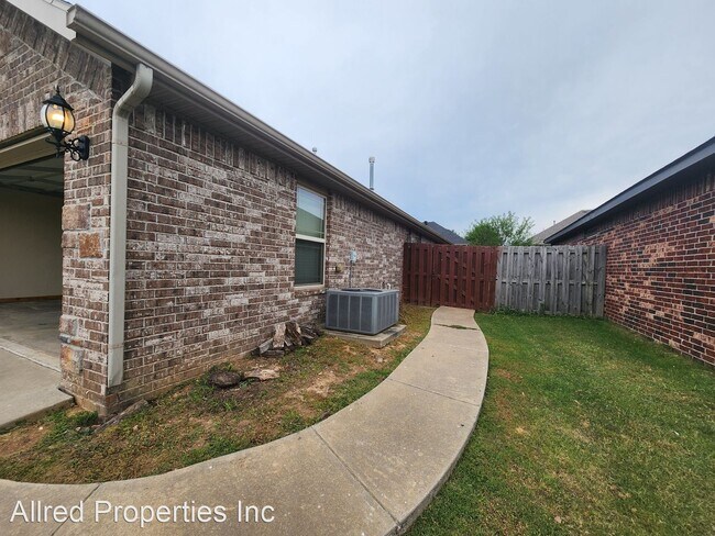 Building Photo - 3 br, 2 bath House - 6110 S. 38th St.