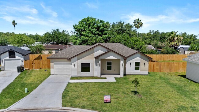 Foto del edificio - BRAND NEW 3BD/2BTH/1GAR with a big backyar...