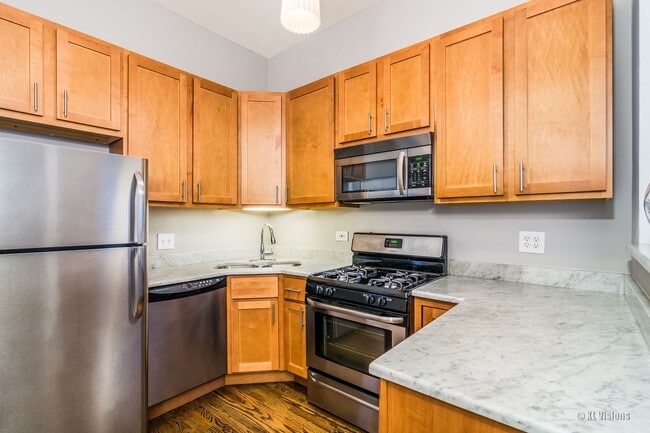 Building Photo - 205 E 50th St