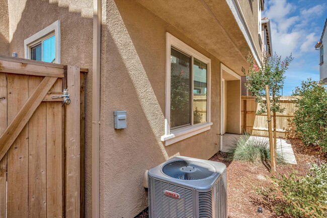 Building Photo - 10466 Oboe Way