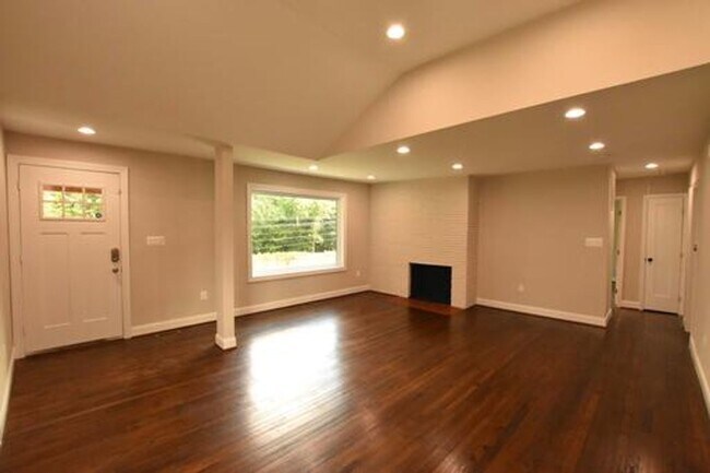 Foto del edificio - An Absolute Marvel!!! 5BD & 3BA Rambler Ne...