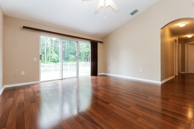 Foto del edificio - 5920 Count Turf Ln