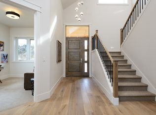 Building Photo - Beautiful custom Tripleknot townhome in Te...