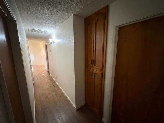 Foto del edificio - 636 Ramblewood Ct