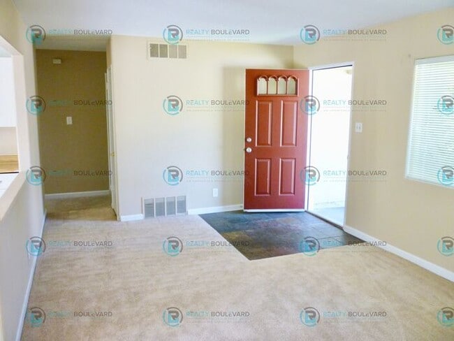 Foto del edificio - 1 Month Free! Charming 3-Bedroom Home in S...