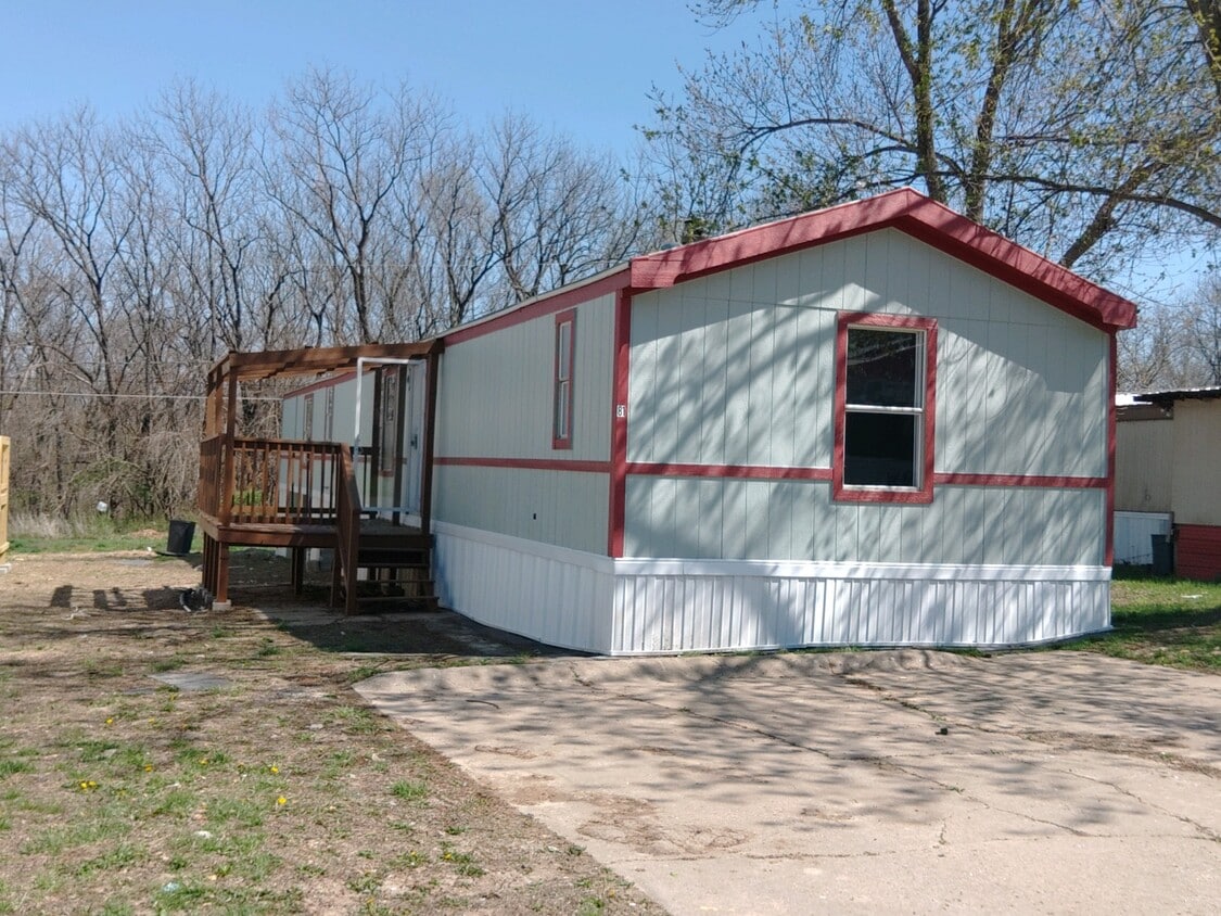 Building Photo - 777 E Yerby St