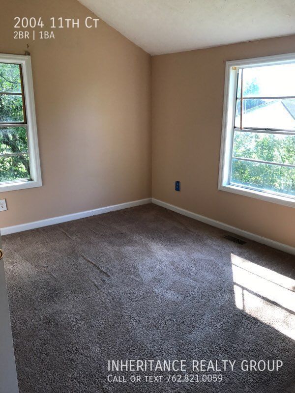 Building Photo - Afordable & Spacious!!!