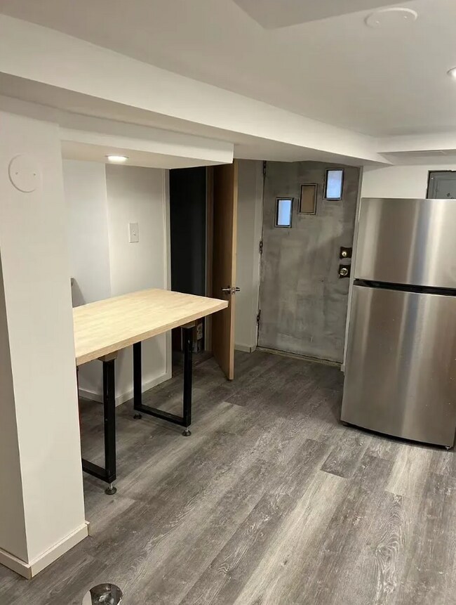 Foto del edificio - 1721 N Artesian Ave