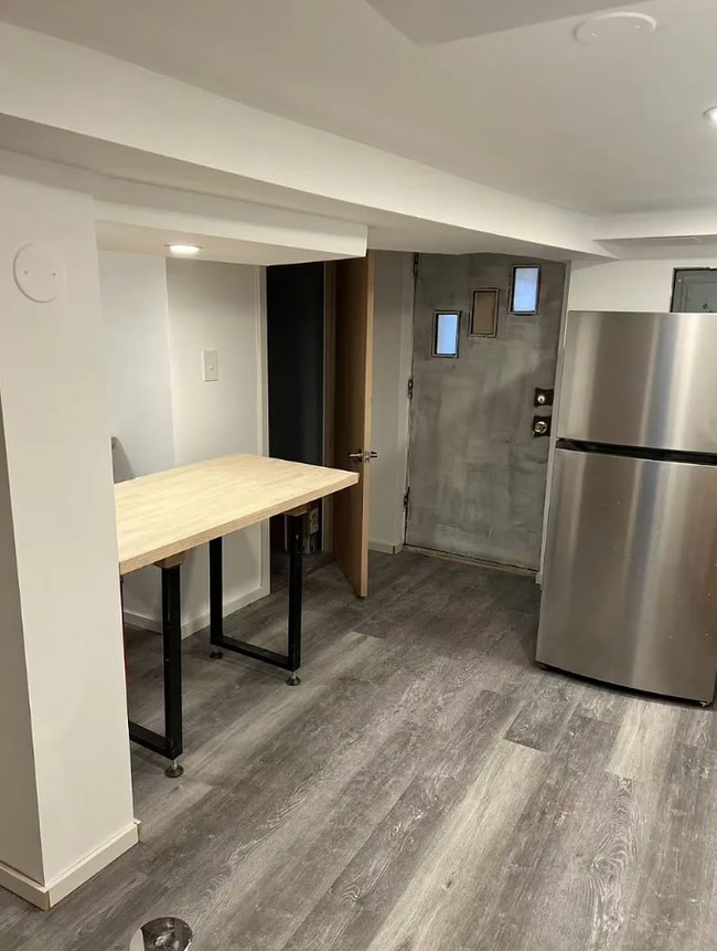 Building Photo - 1721 N Artesian Ave