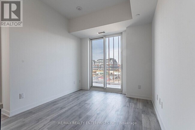 Photo du bâtiment - 220 Missinnihe Way