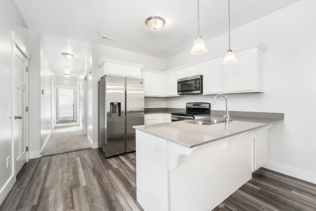 Building Photo - 676 N 380 W