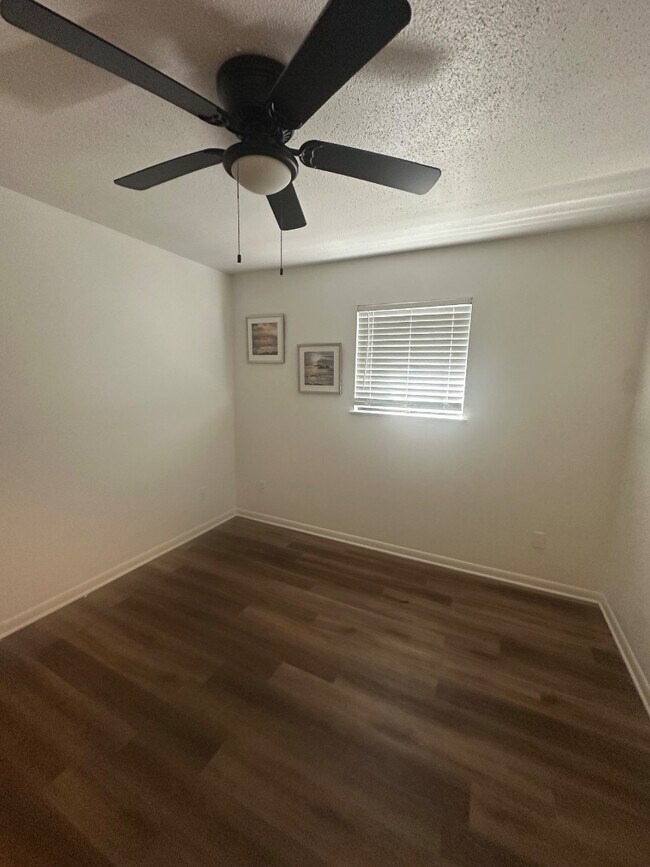 Foto del edificio - 8650 Jernigan Rd